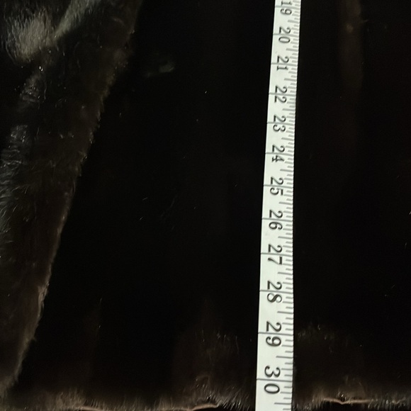 Metzger group faux fur coat - Picture 9 of 9